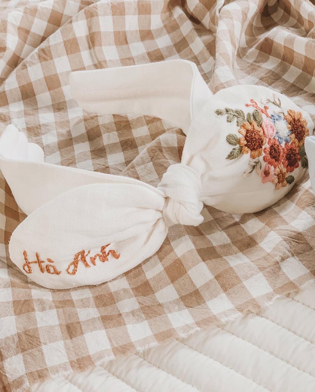 Personalized Baby Girl Linen Headband: Hand Embroidered Floral Name Bow