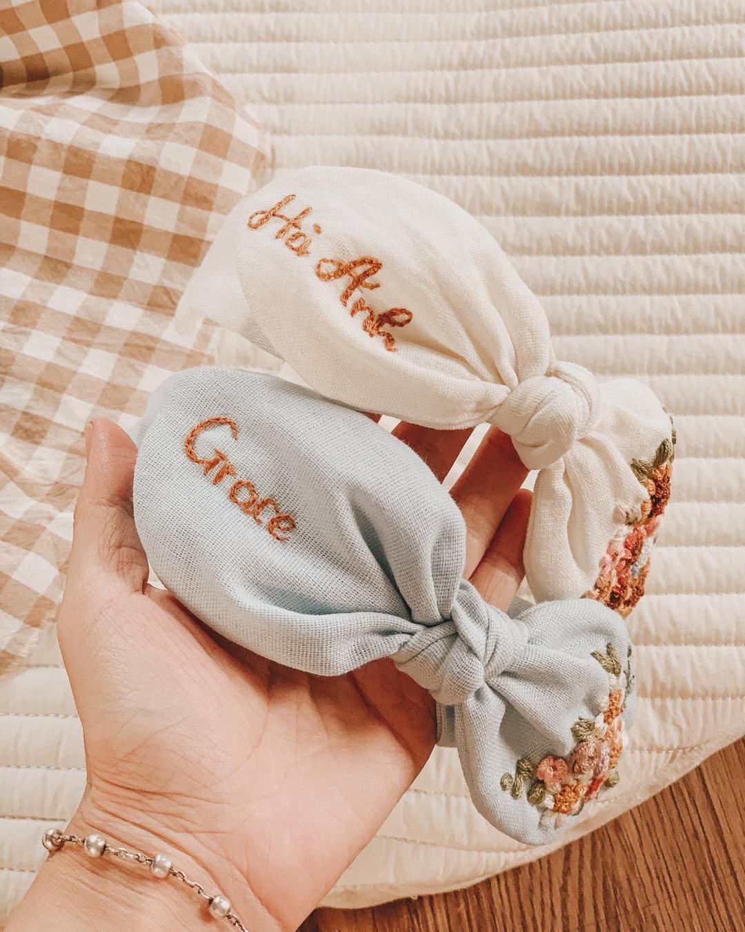 Personalized Baby Girl Linen Headband: Hand Embroidered Floral Name Bow