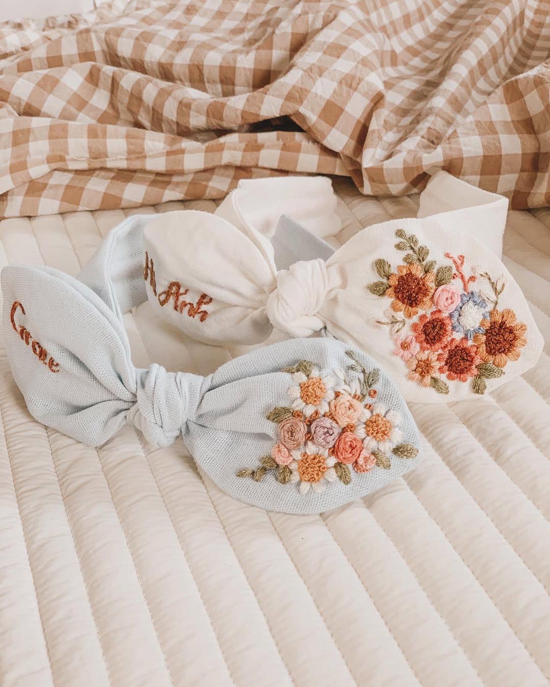 Personalized Baby Girl Linen Headband: Hand Embroidered Floral Name Bow