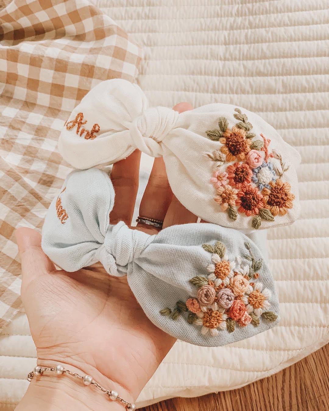 Personalized Baby Girl Linen Headband: Hand Embroidered Floral Name Bow