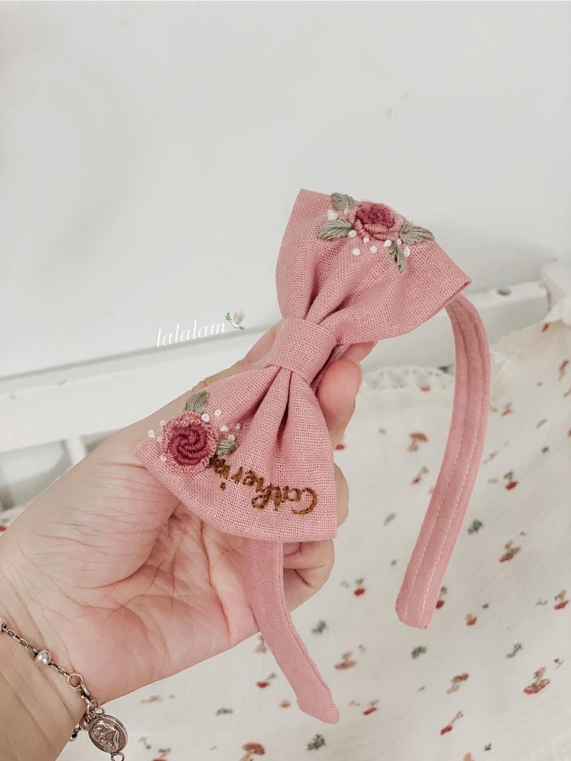 Personalized Baby Girl Linen Headband: Hand Embroidered Floral Name Bow