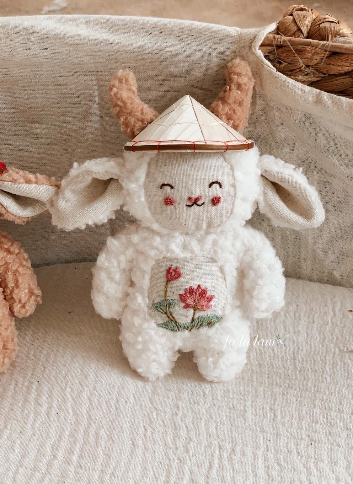 Personalized Vietnamese Embroidered Animal Keychain with Nón Lá